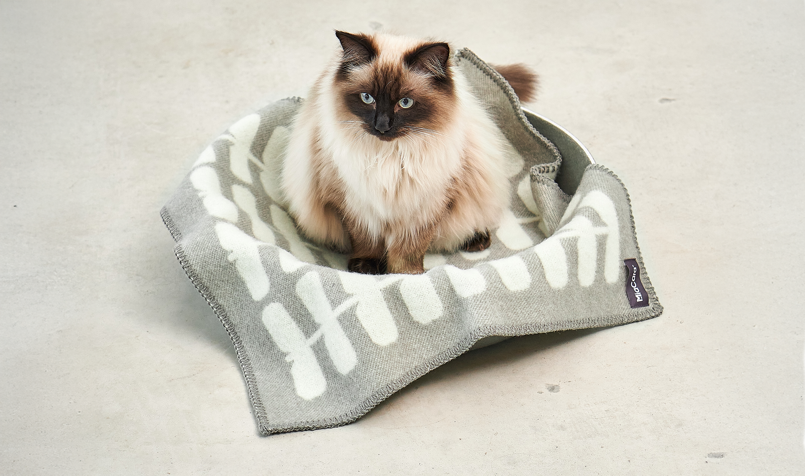 Flora - MiaCara cat blanket made from 100% wool Flora - MiaCara cat blanket made from 100% wool